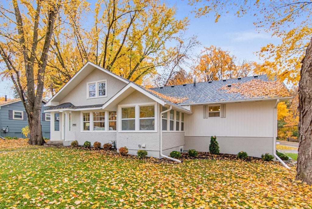 2901 Hazelwood Lane, Mound