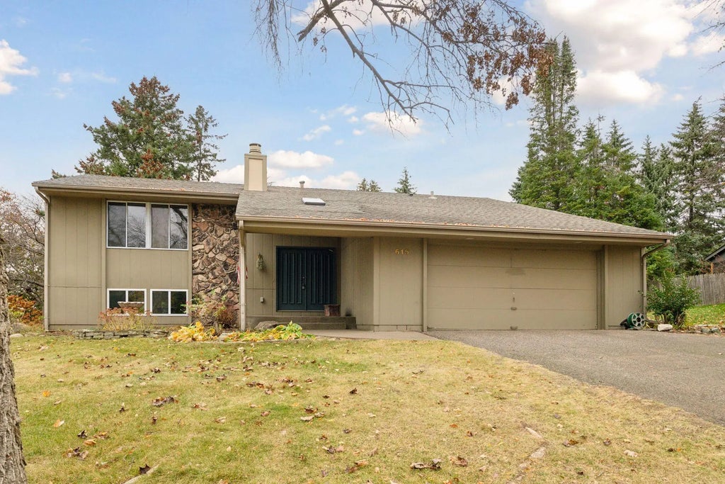 615 Windemere Curve N, Plymouth