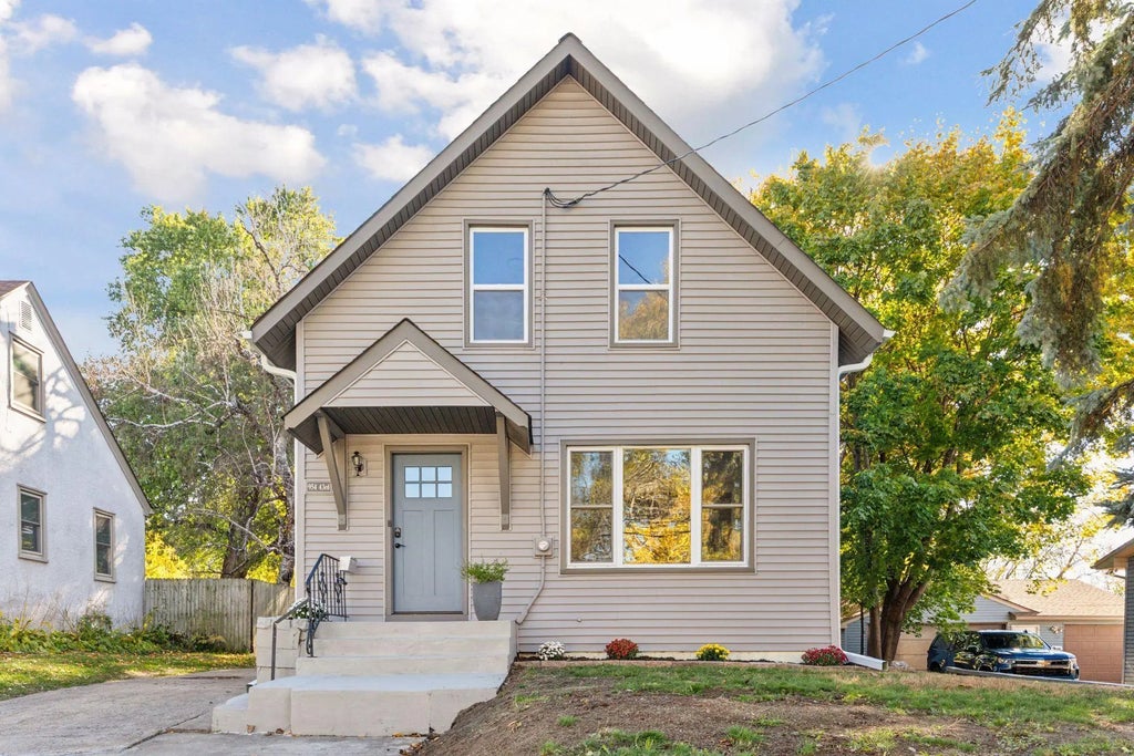 954 43rd Avenue Ne, Columbia Heights