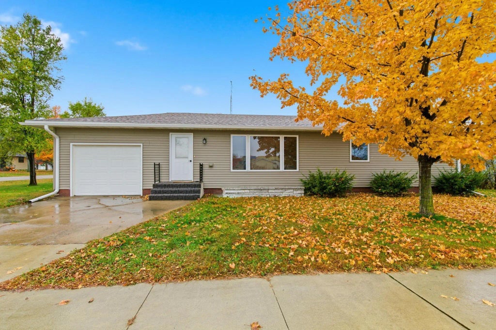 215 Church Street N, Eden Valley