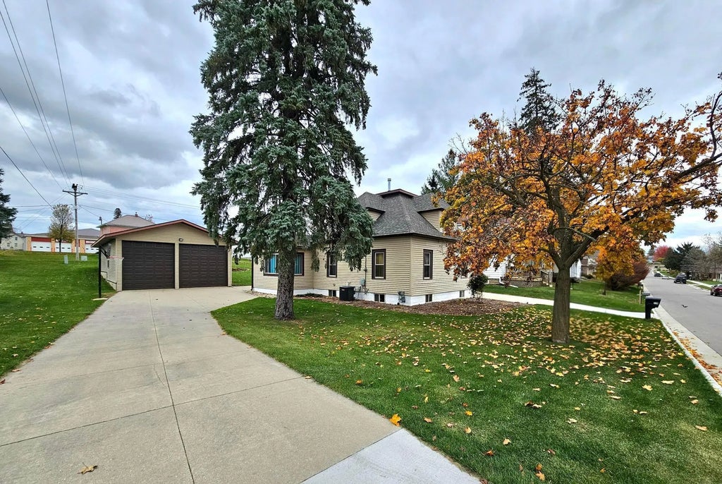 170 1st Street Sw, Spring Grove