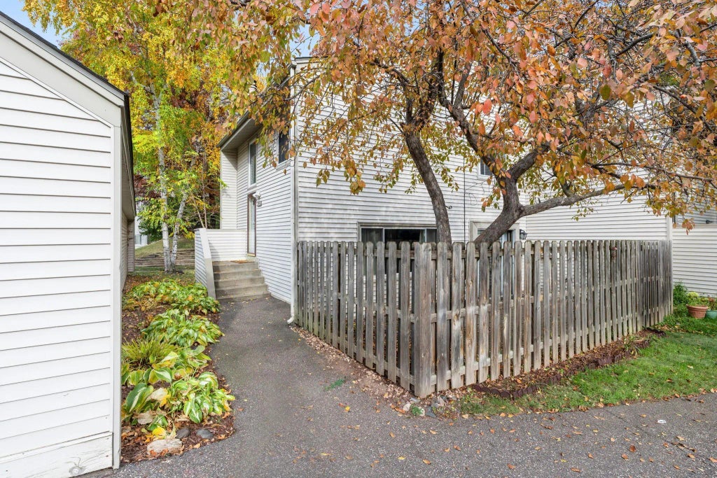 5527 E Bavarian Pass, Fridley