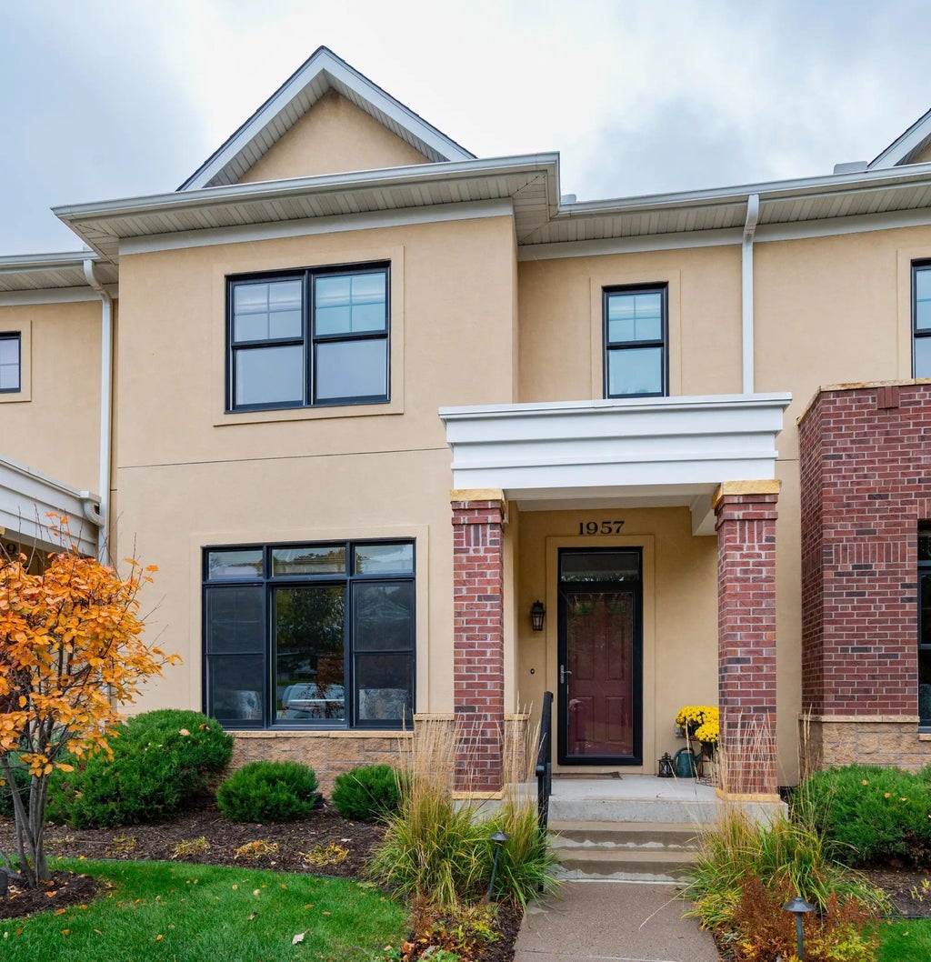 1957 Oak Street, Mendota Heights