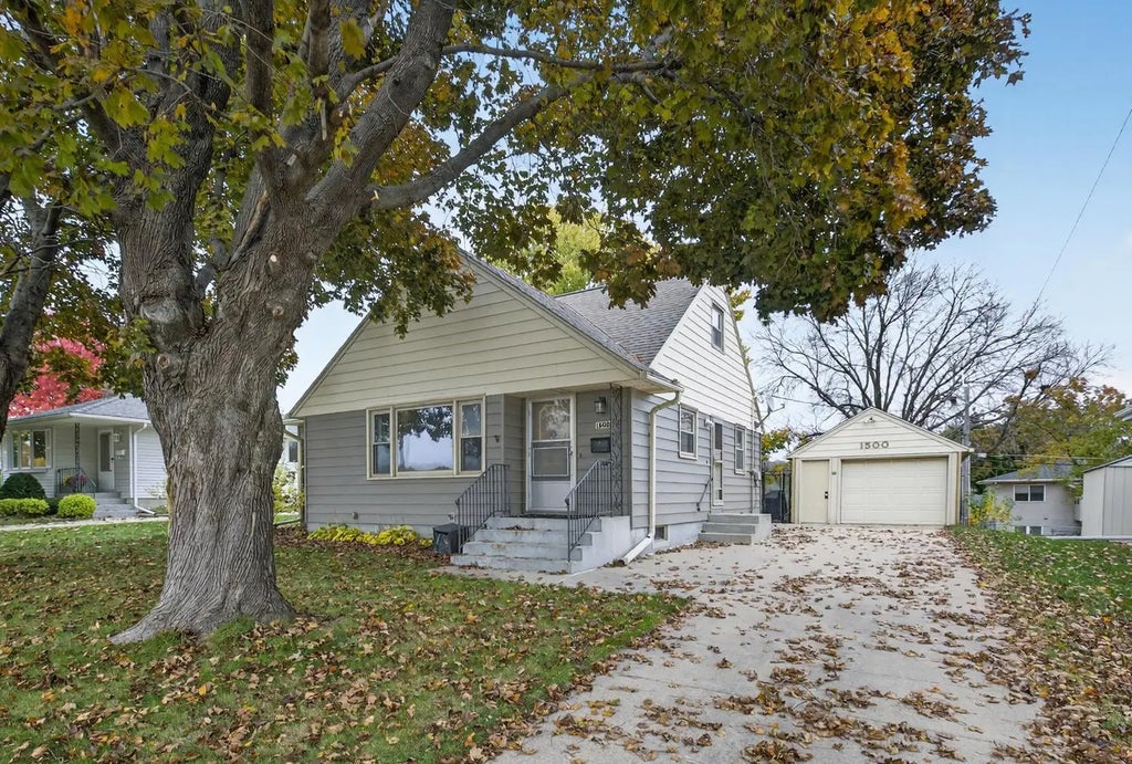 1500 16 1/2 Avenue Nw, Rochester