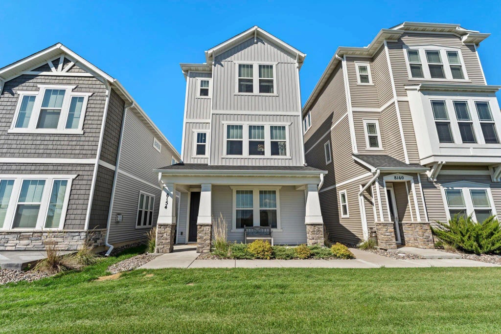 8154 Arrowwood Lane N, Maple Grove