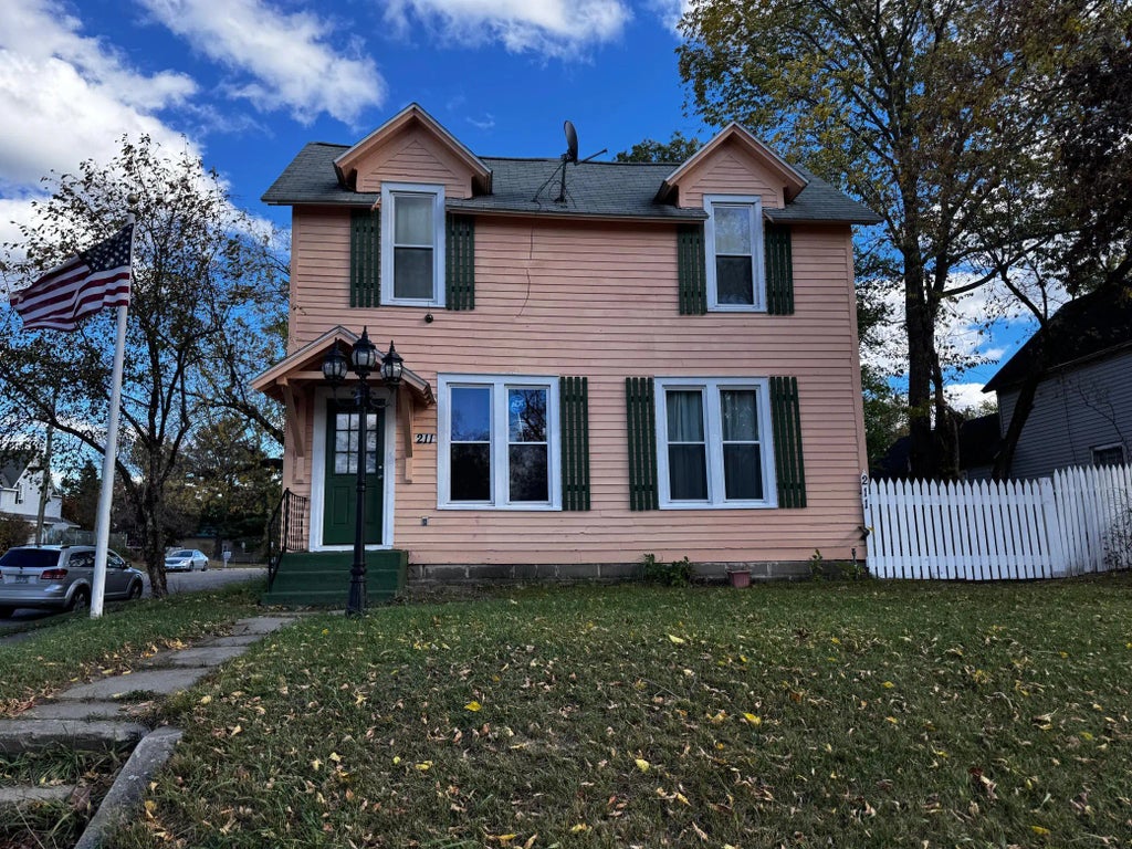 211 Maple Avenue Ne, Cass Lake