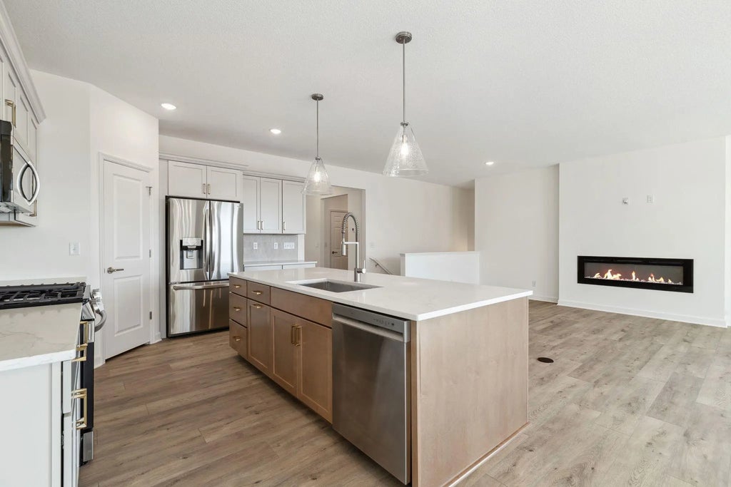 17811 Ellsworth Drive, Lakeville