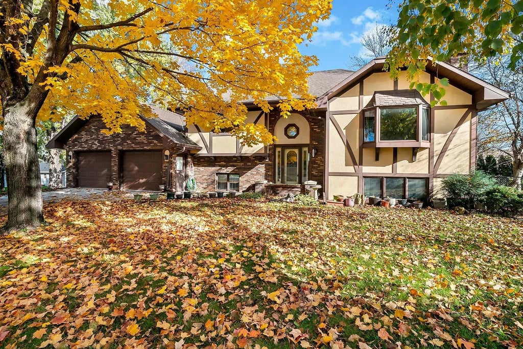 2005 15th Street Nw, Faribault