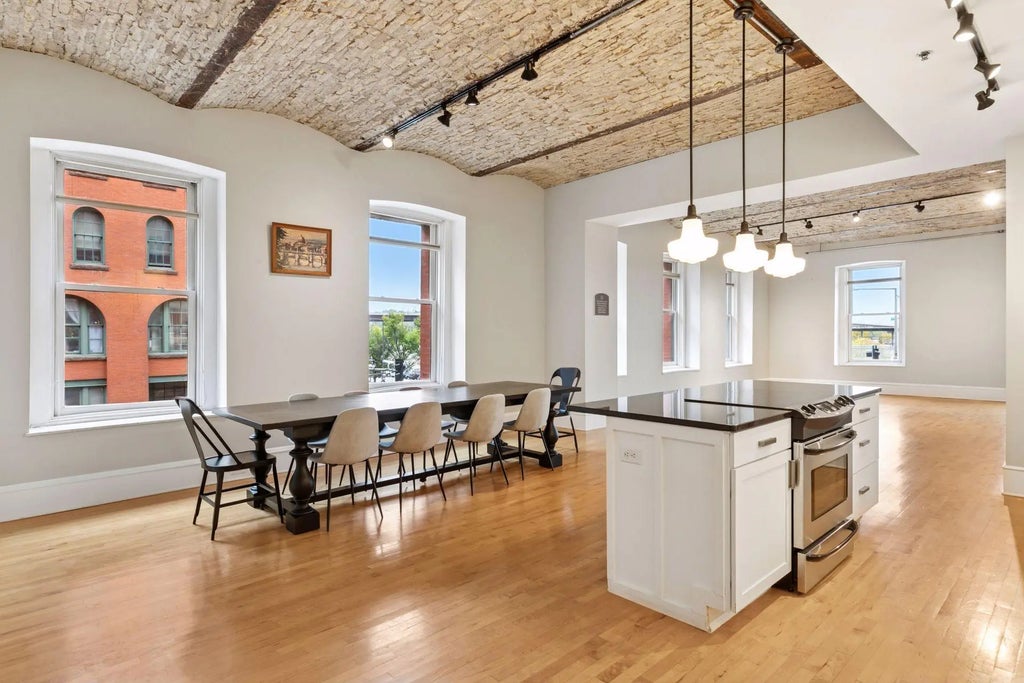 300 Wall Street 203, Saint Paul