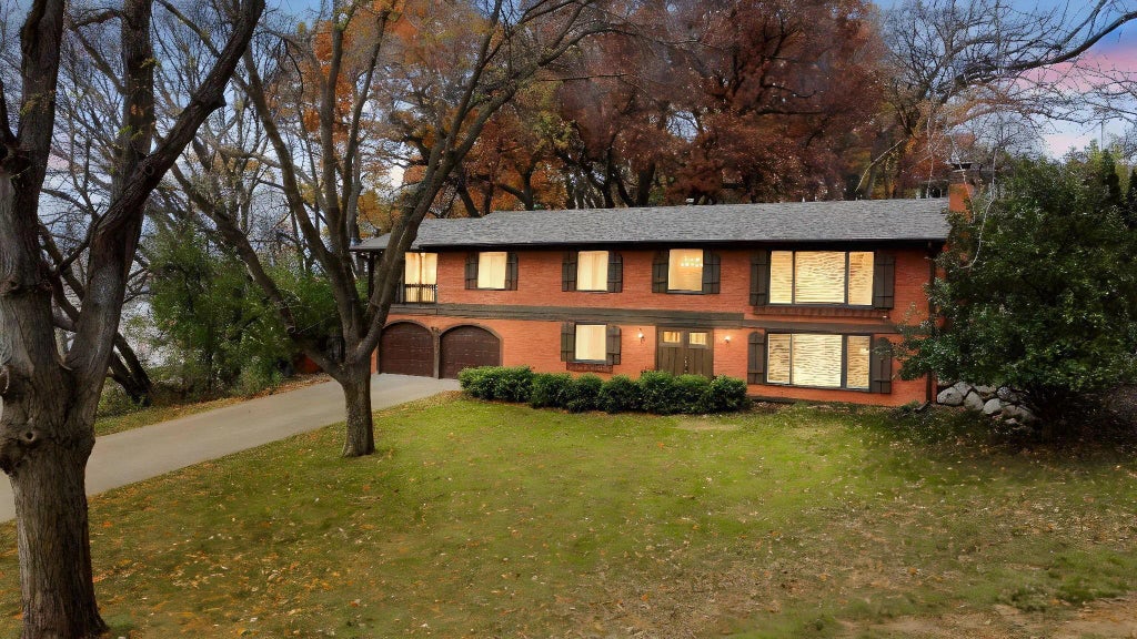 1533 Clare Lane, Minnetonka