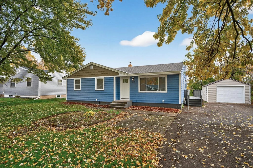 165 Sherrie Lane, Woodbury