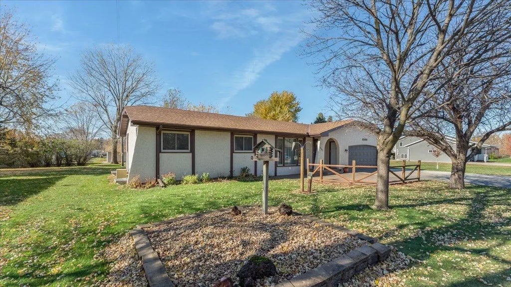 601 Meeker Avenue N, Watkins