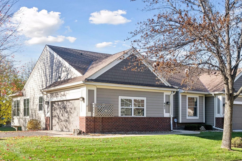 982 Victoria Greens Boulevard, Victoria