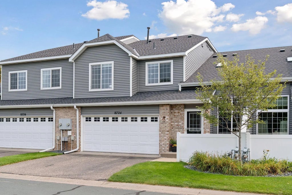 8724 Hastings Circle Ne, Blaine