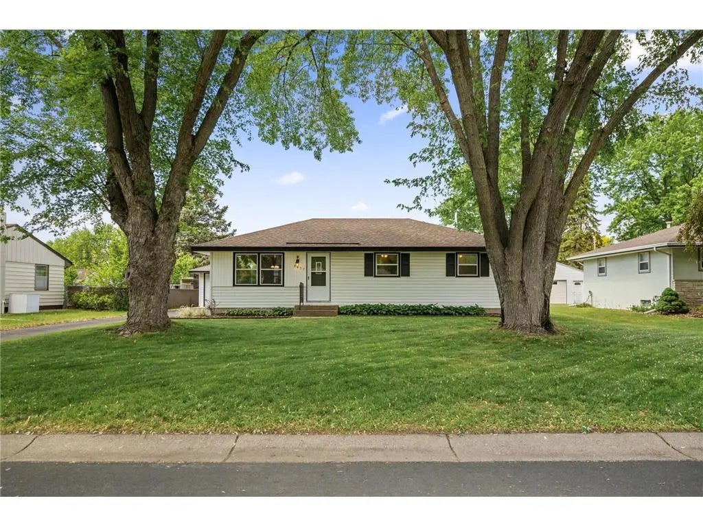 9457 Saratoga Lane N, Maple Grove