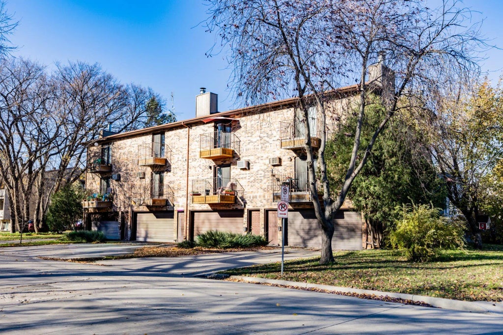 403 11th Avenue S, Fargo