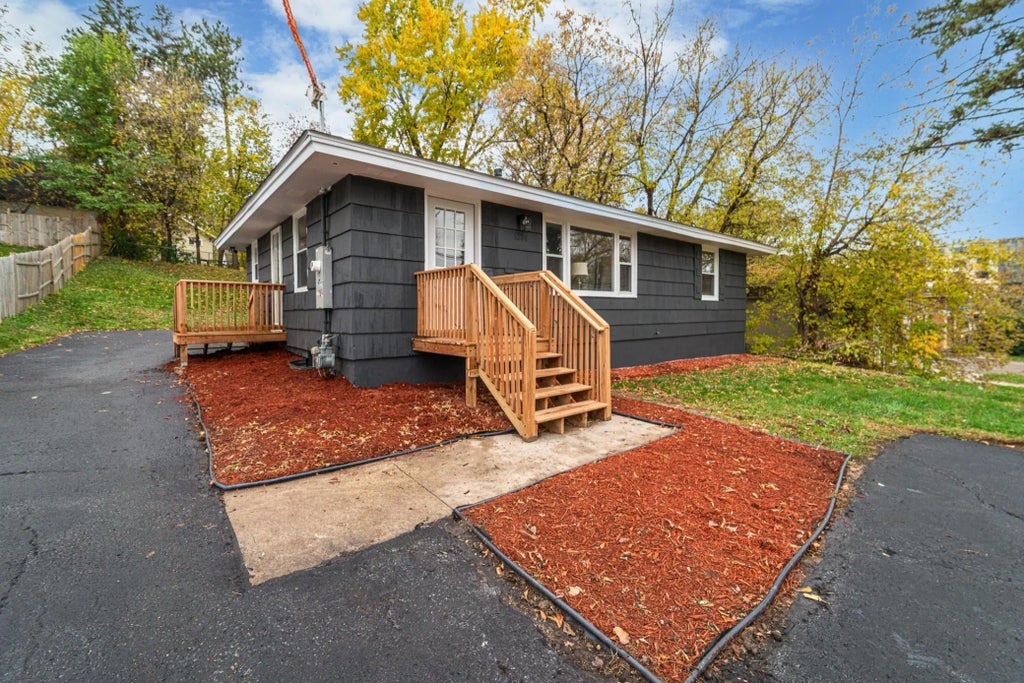 1034 40th Avenue Ne, Columbia Heights