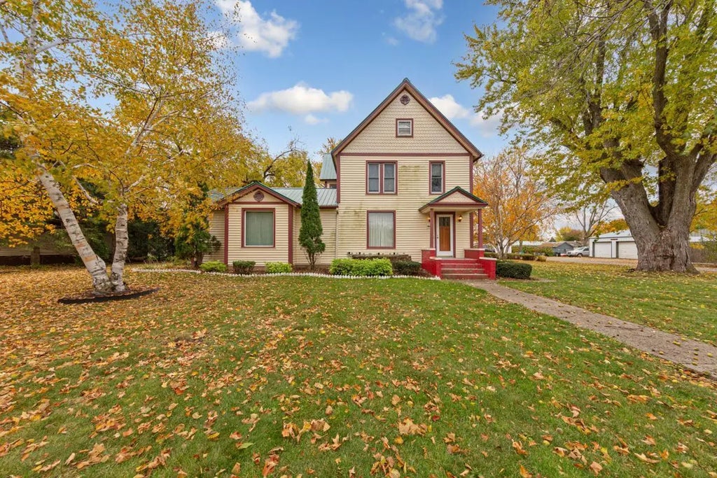 442 Cleveland Avenue W, Winnebago