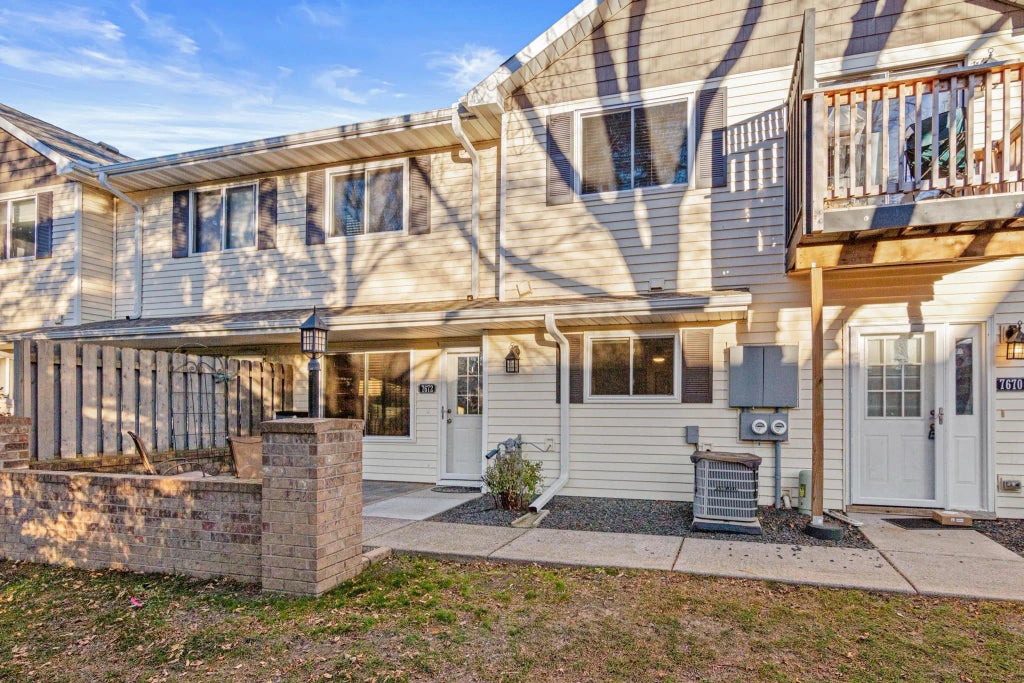 7672 13th Street N, Oakdale