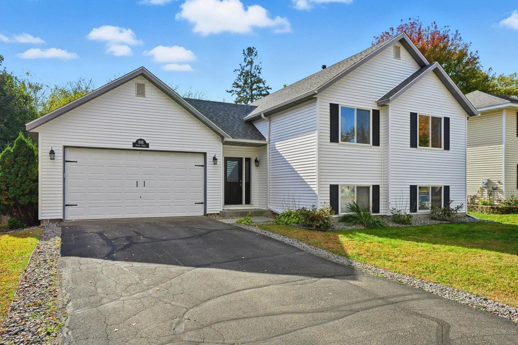 816 Spruce Street, Farmington