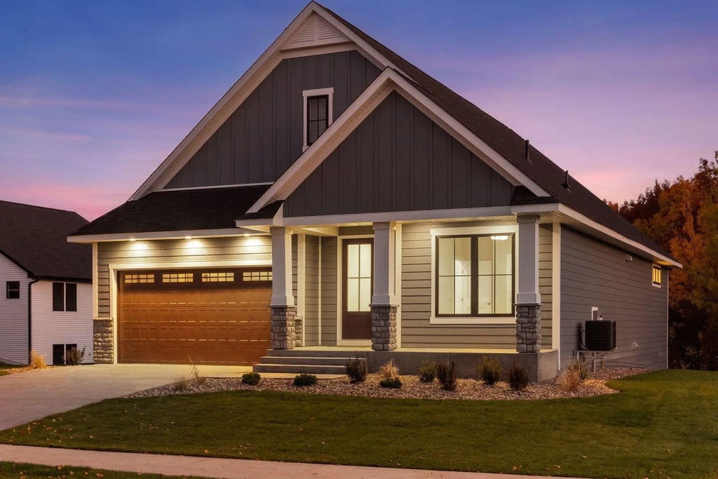 1907 Brookeview Court, Carver