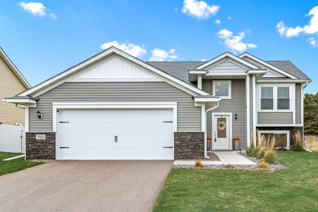 39610 Fallbrook Avenue, North Branch