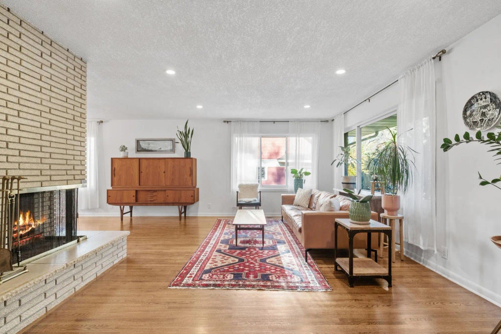 2420 Como Avenue, Saint Paul