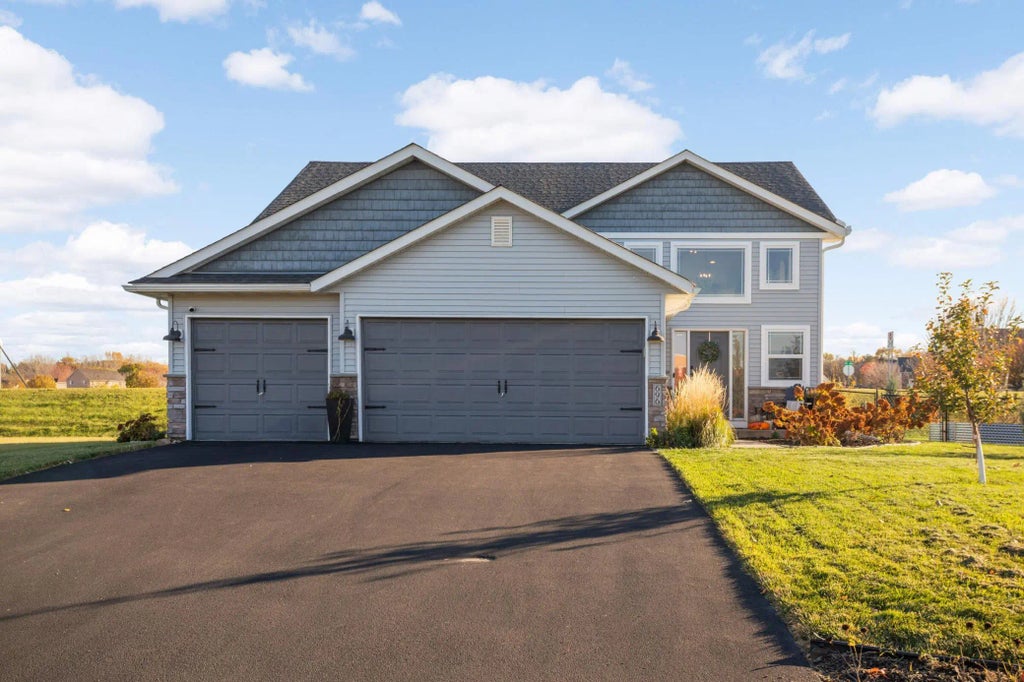 696 Jutland Avenue, Shakopee