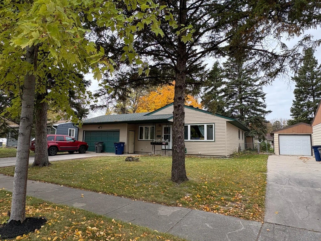 1515 19 1/2 Street S, Moorhead