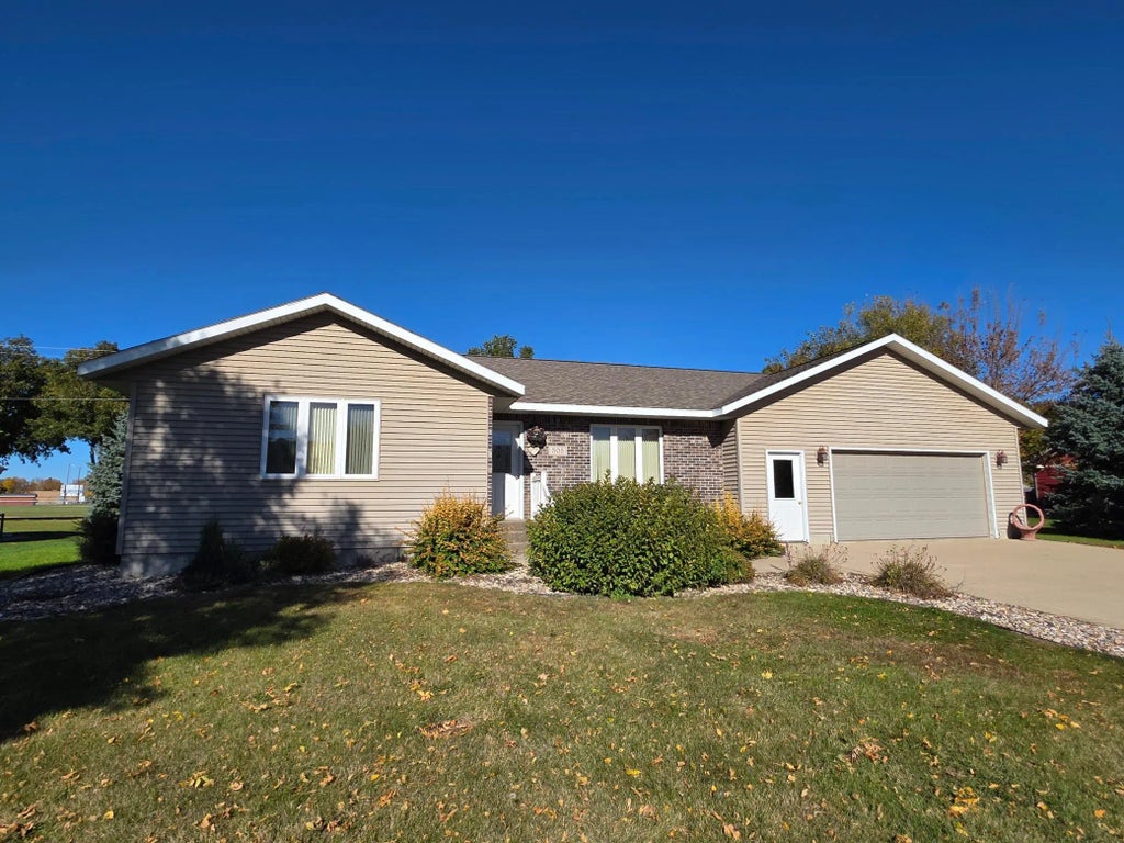 305 Rock River Drive, Edgerton