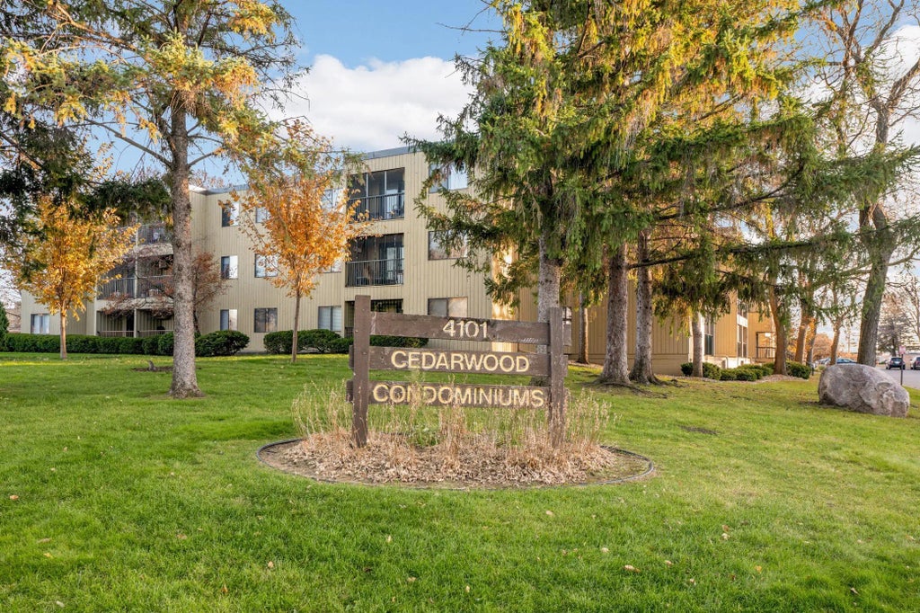 4101 Parklawn Avenue 121, Edina