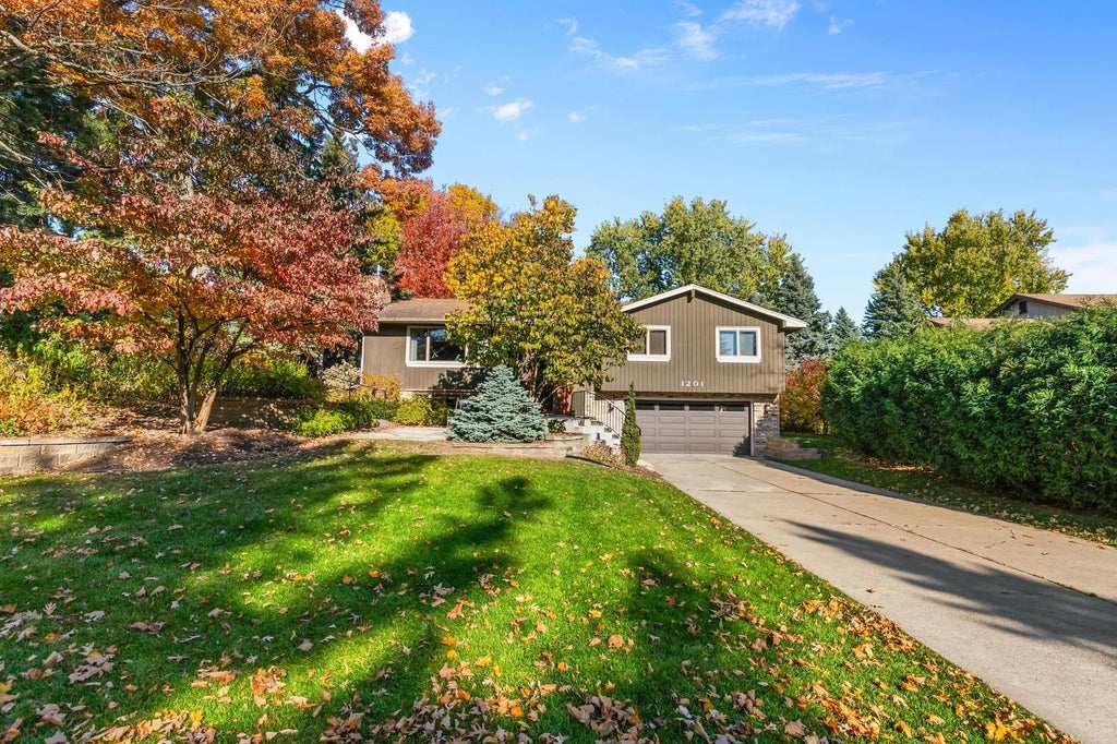 1201 Karth Lake Drive, Arden Hills