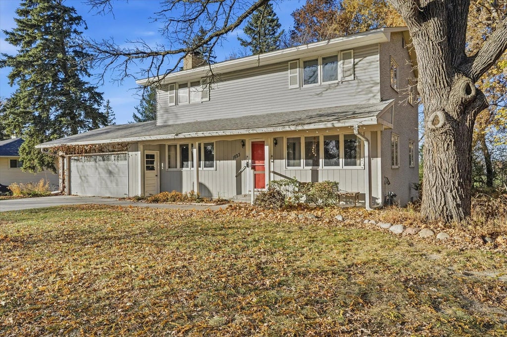1823 Gramsie Road, Arden Hills