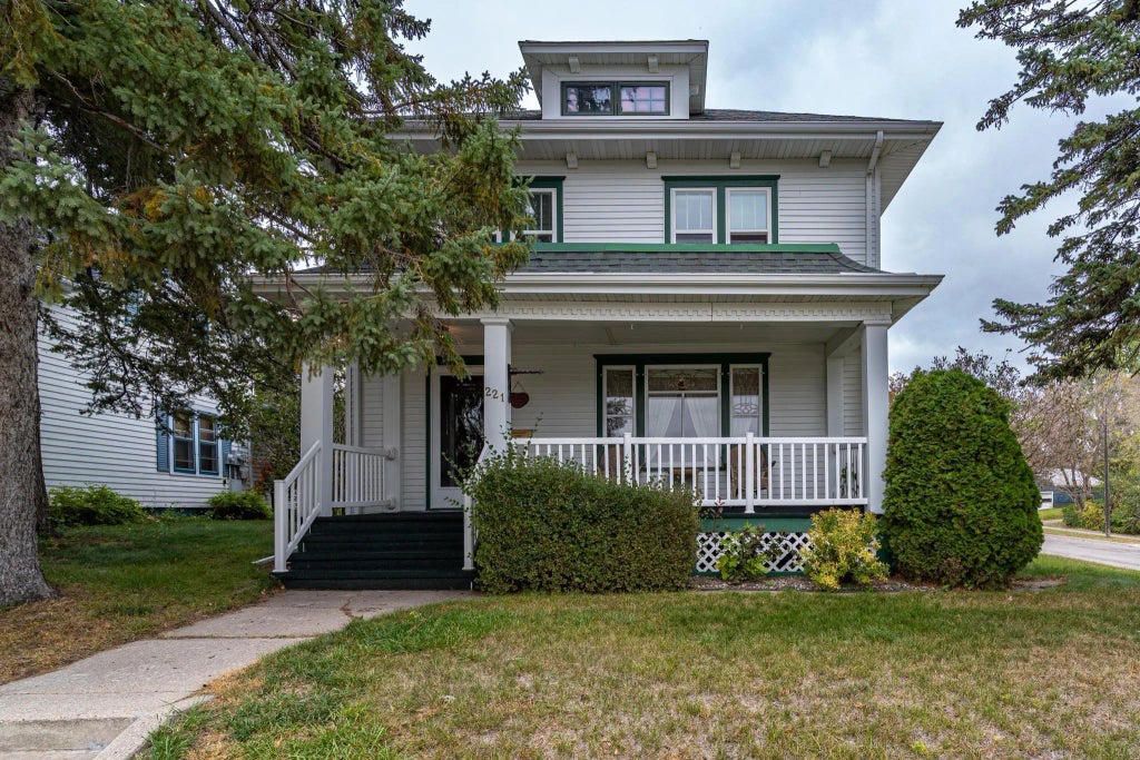 221 E 6th Street, Crookston