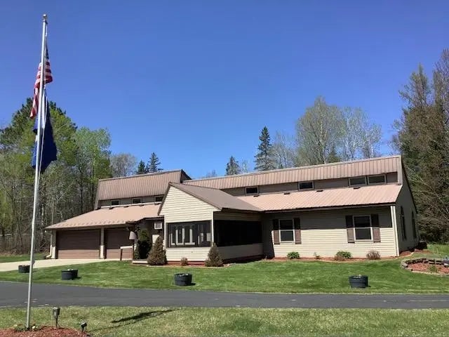 19323 Wendigo Park Road, Harris Twp