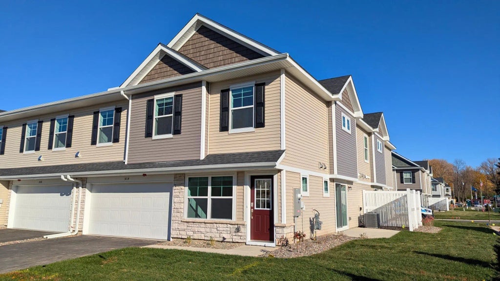 3014 Willow Street, Little Canada