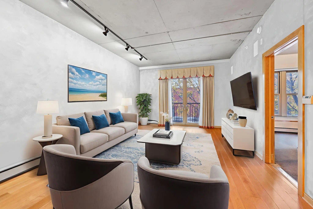 212 1st Street N 202, Minneapolis