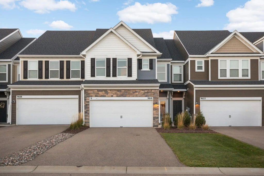 9616 4th Street N, Lake Elmo