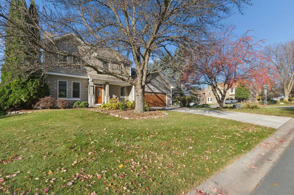 8632 Endicott Trail, Eden Prairie