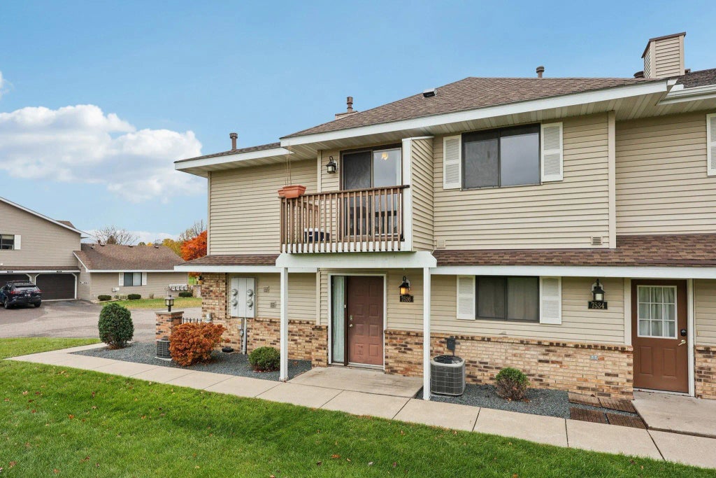 7536 Vinewood Court, Maple Grove