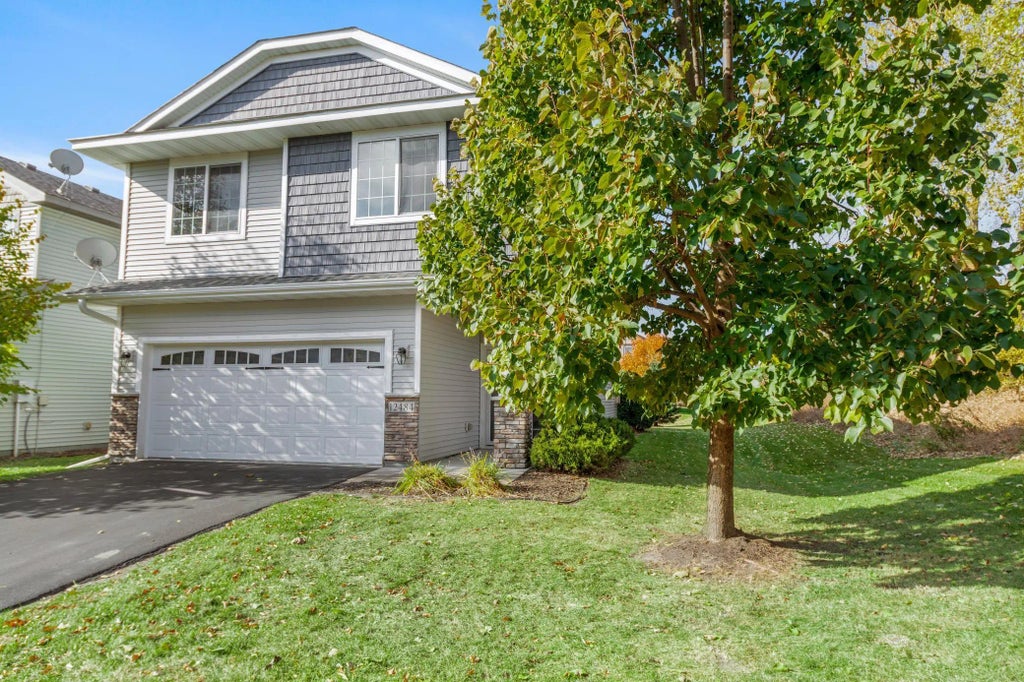 12484 Bataan Street Ne, Blaine