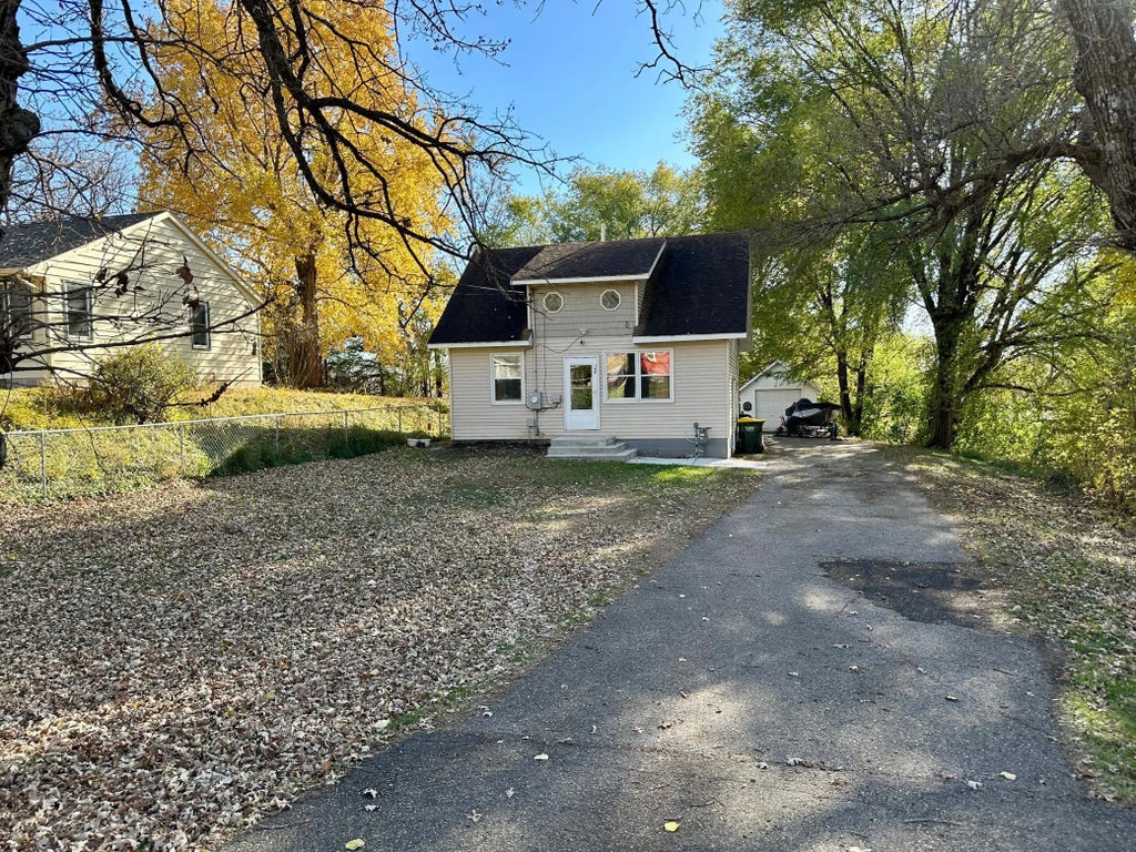 109 1st Avenue Nw, New London