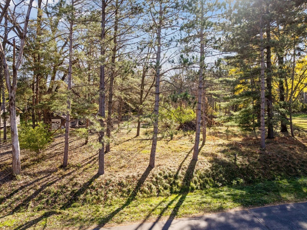 2xx Edgecumbe Drive N, Mahtomedi