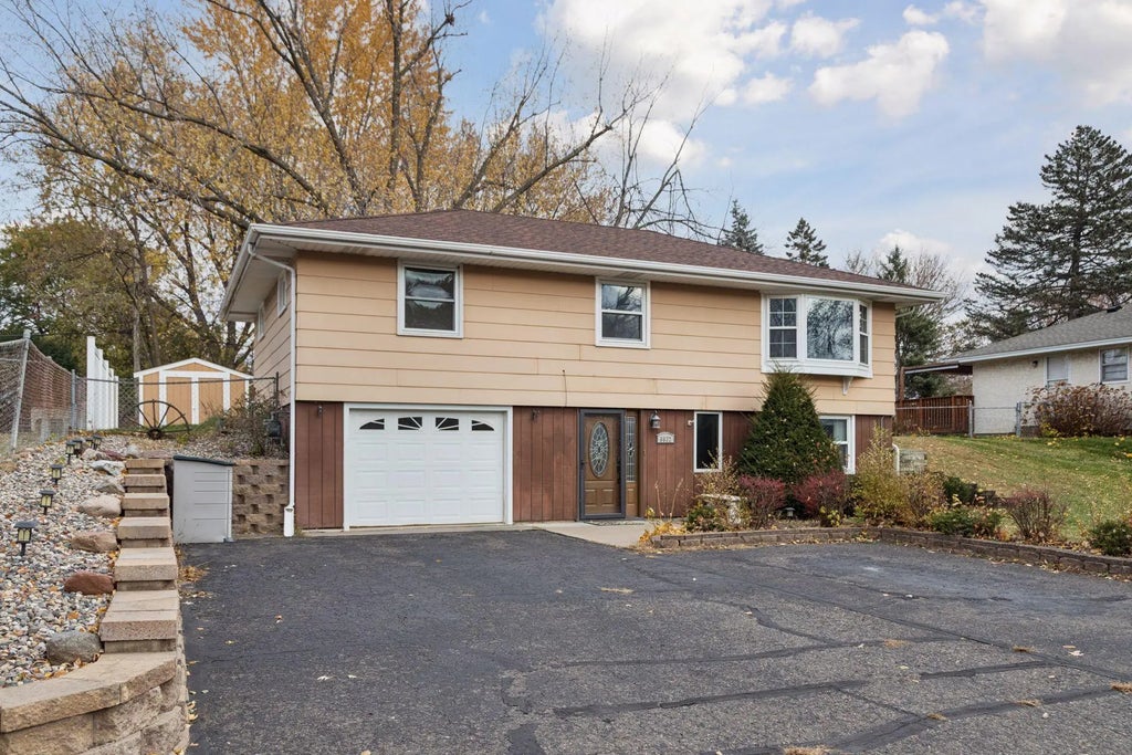 6632 4th Street N, Oakdale