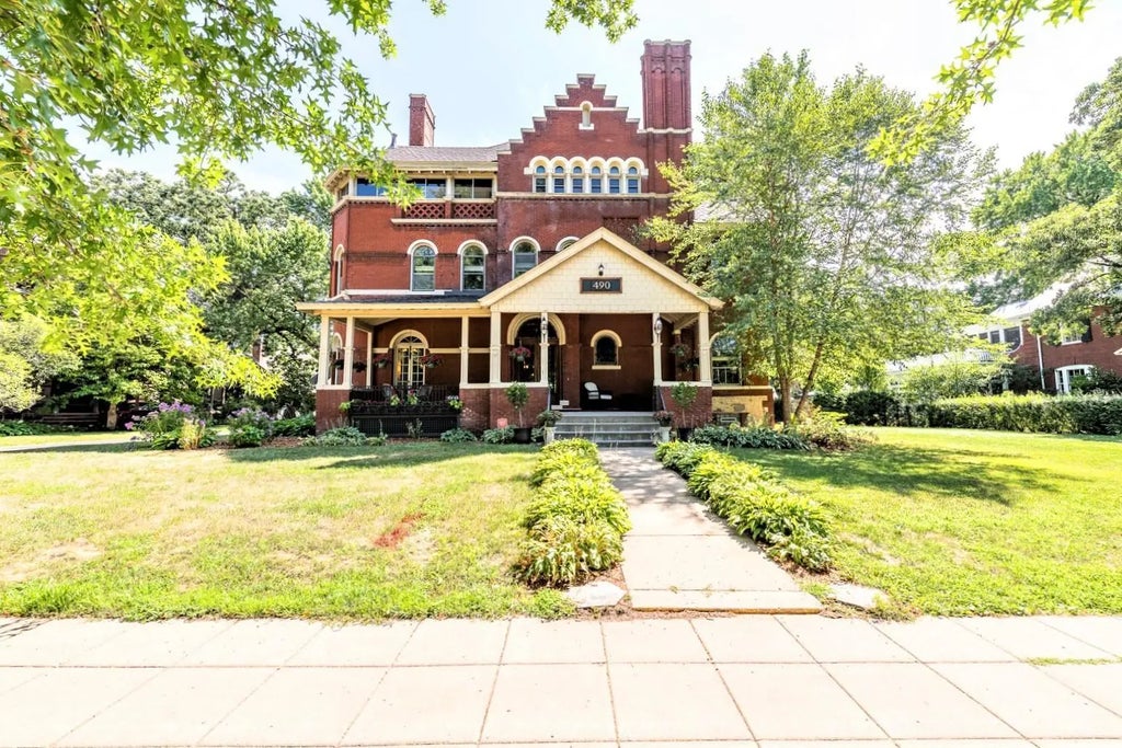 490 Summit Avenue, Saint Paul