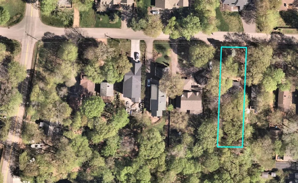 18965 Lake Ave, Deephaven