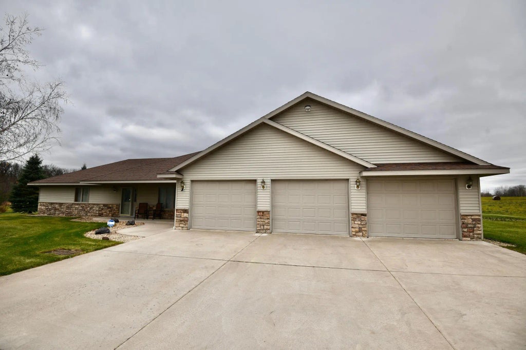 12221 85th Avenue, Milaca