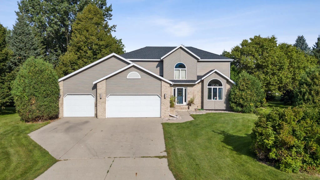 26 40th Avenue Oak Circle S, Moorhead