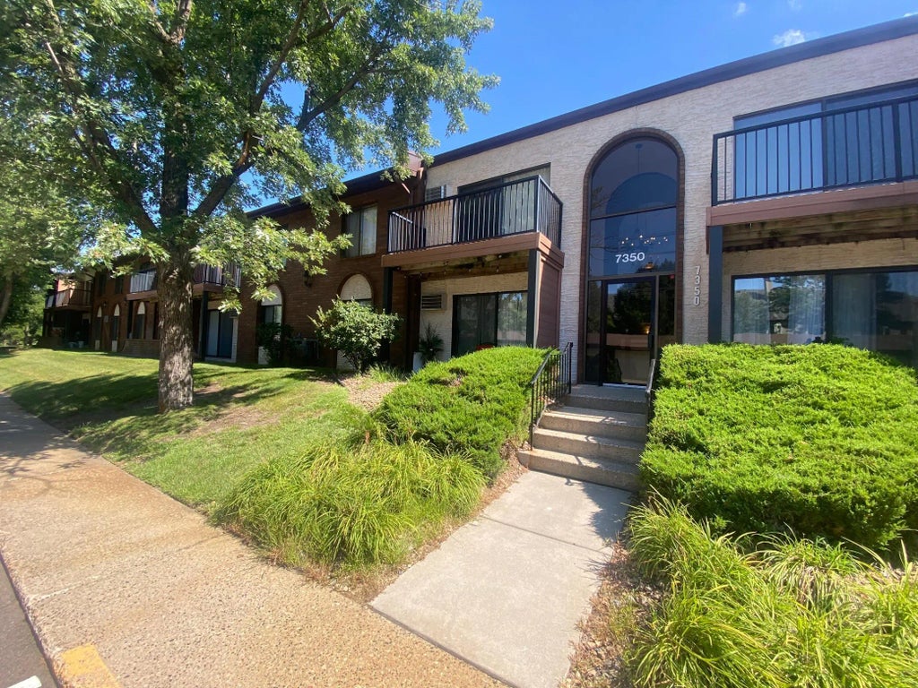 7350 York Avenue S 209, Edina