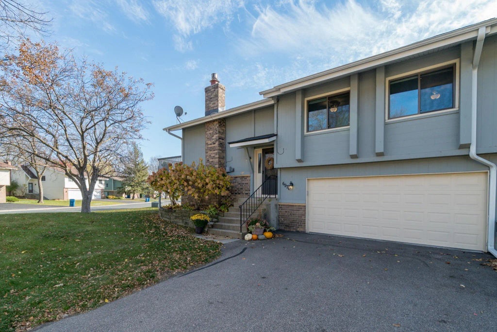 6970 Pima Lane, Chanhassen